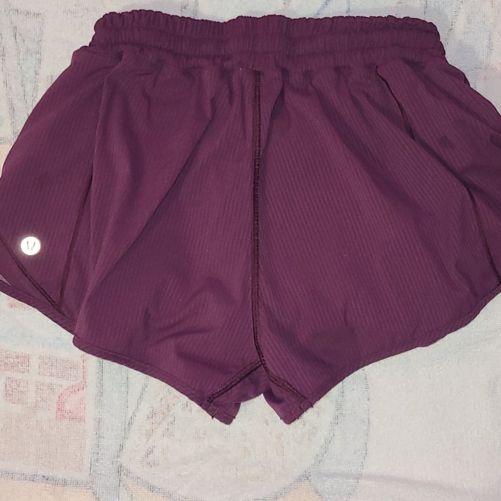 Lululemon Booty Shorts, pockets